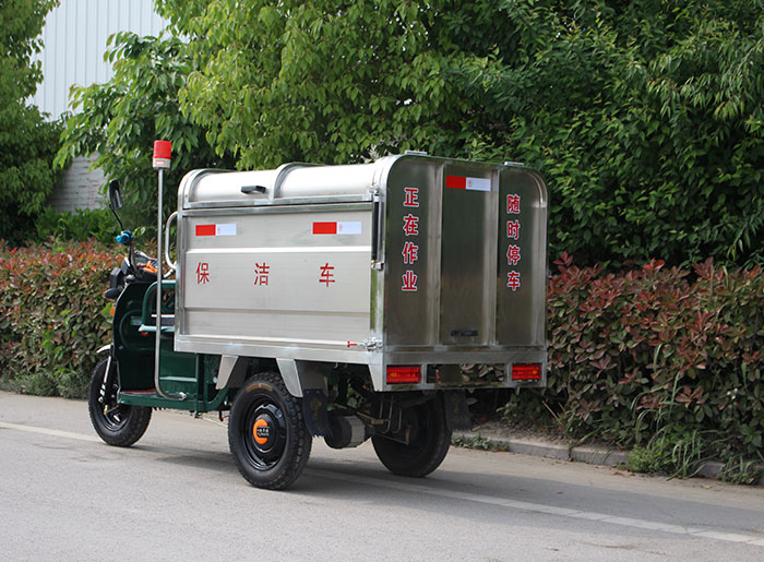 駕駛電動(dòng)環(huán)衛(wèi)車(chē)需注意哪些事項(xiàng)